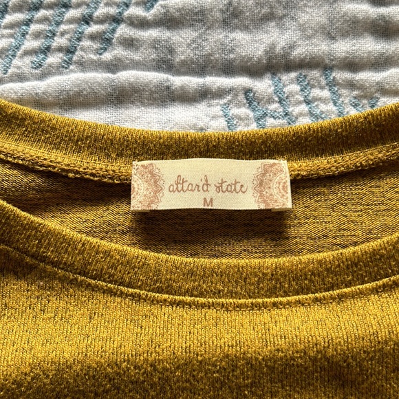 Altar'd State Top Medium Mustard Yellow Boxy Pocket Tee Short Sleeve Shirt Women - Picture 3 of 6